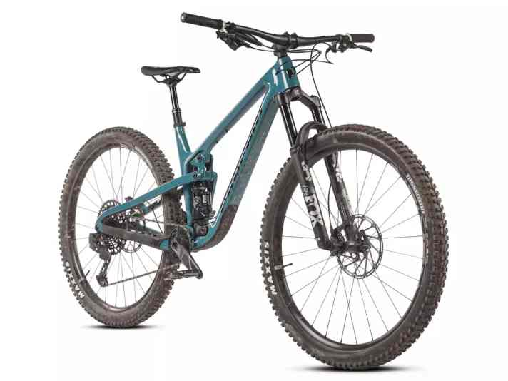 Trailduro: Das Propain Hugene kann Up&Down-Trails und zornige Abfahrten. Das leichte Gewicht gepaart mit der gemäßigten Geometrie und dem Staubsaugerfahrwerk macht es möglich. 
29 Zoll, Gewicht: 13,6 Kilo, Preis: 4534 Euro