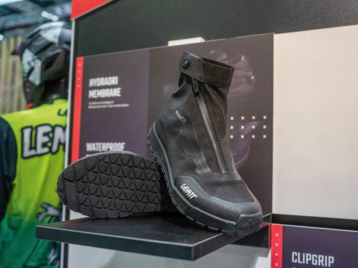 Die Leatt Bike-Schuhe sollen wasserdicht sein.