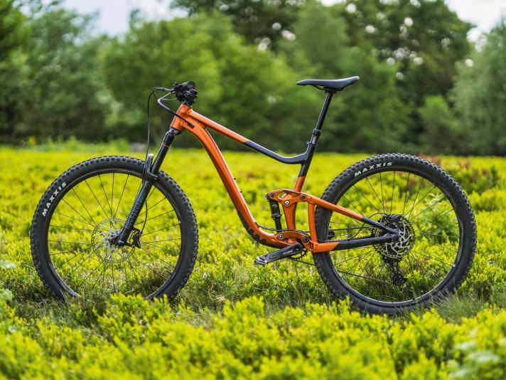 <a href="https://luna.r.lafamo.com/ts/i5533923/tsc?amc=con.blbn.497955.507800.14129791&smc=BIKE&rmd=3&trg=https%3A%2F%2Fwww.fahrrad-xxl.de%2Fgiant-trance-x-2-m000020424" target="_blank" rel="noopener noreferrer nofollow">Giant Trance X2</a>*