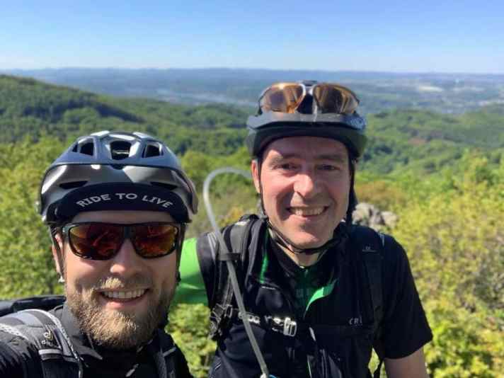 Neuland für meinem Begleiter Olli und mich: das Siebengebirge, hier auf dem Gr. Ölberg. Fürs Mittagessen in der Gipfelhütte war es leider noch zu früh.