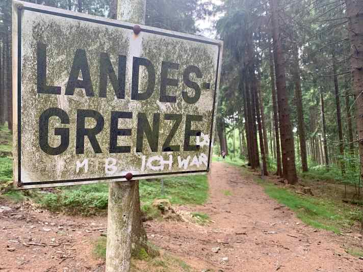   Der Landkreis Tirschenreuth liegt in der Oberpfalz nahe der deutsch-tschechischen Grenze. Mit seinen Firmen Cube und Ghost gilt der Landkreis Tirschenreuth als eine der Drehscheiben der deutschen Fahrradindustrie. Dass man in dieser Region auch gut Biken kann, haben wir auf dem <a href="touren/deutschland/deutschland-trail-etappenberichte-2019/a41586.html"  rel="noopener noreferrer">Deutschland-Trail</a>  erlebt.