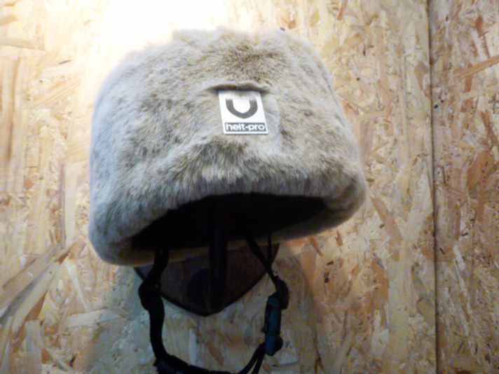   Eskimomütze für den Helm.