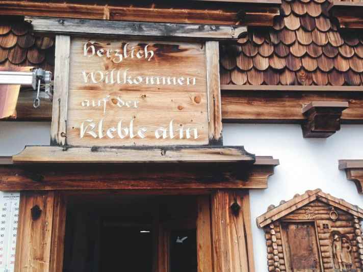   Ob Marillenkuchen oder Kaiserschmarrn: Beim Stopp auf der Kleble Alm hat man eine große Auswahl, wie man die abgekurbelten Kalorien wieder aufnimmt.