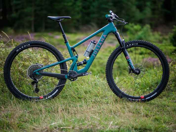 Das Joplin – baugleich mit dem ebenfalls gerade neu aufgelegten Santa Cruz Tallboy: ein Trailbike mit Enduro-Optik.
