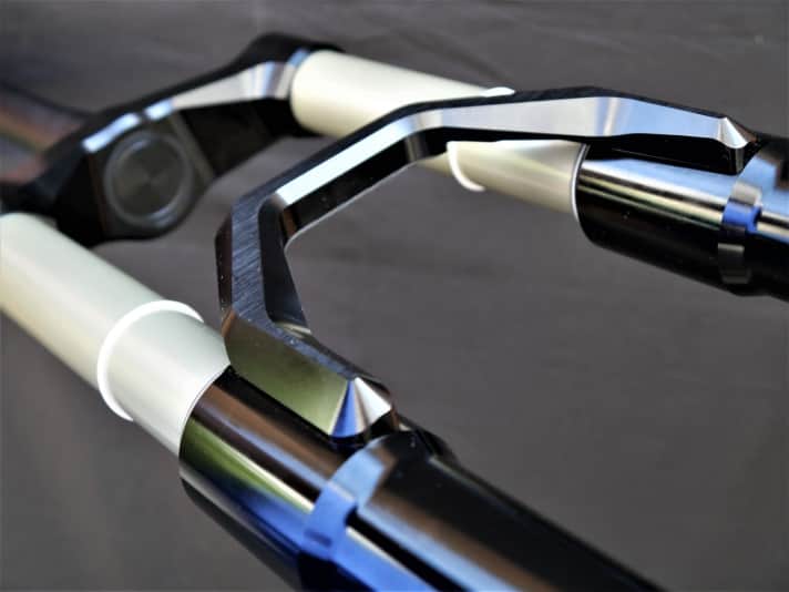   Wie bei allen Intend-Federgabeln werden die größten Bauteile der Blackline Ebonite CNC-gefräst.