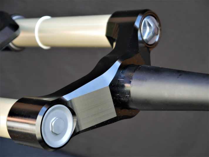  Tauchrohre, Ausfallenden und die beiden Brücken werden aus 7075 Aluminium gefertigt.