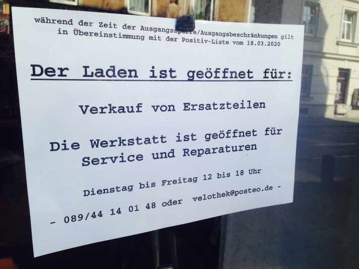 Solche Hinweise hängen derzeit in allen Bike-Shops.