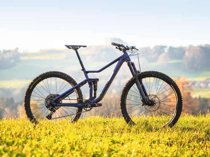 <a href="https://www.awin1.com/cread.php?awinmid=11768&awinaffid=471469&clickref=B+Rose+Root+Miller+1&ued=https%3A%2F%2Fwww.rosebikes.de%2Frose-root-miller-1-2698587" target="_blank" rel="noopener noreferrer">ROSE Root Miller 1 </a>* – 15,3 kg / 152/153 mm / 29" / 1999 Euro¹