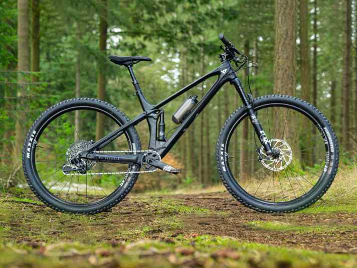   YT Izzo Pro 12,9 kg / 130/130 mm / 29" / 3899 Euro¹