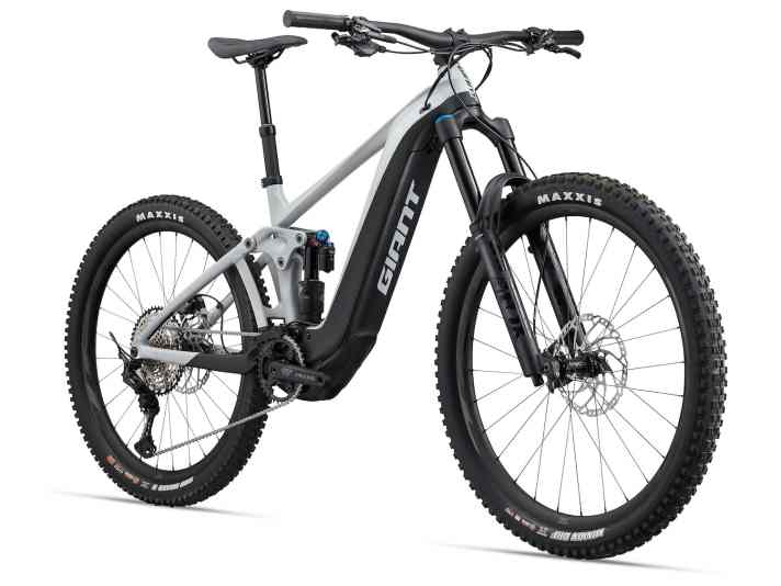   Ab dem Reign E+ 1 ist der große 750er-Akku verbaut. Kostenpunkt 6499 Euro >> <a href="https://luna.r.lafamo.com/ts/i5533923/tsc?amc=con.blbn.497955.507800.14129791&smc=BIKE&rmd=3&trg=https%3A%2F%2Fwww.fahrrad-xxl.de%2Fgiant-reign-e-1-m000020352" target="_blank" rel="noopener noreferrer nofollow">hier erhältlich</a> *.