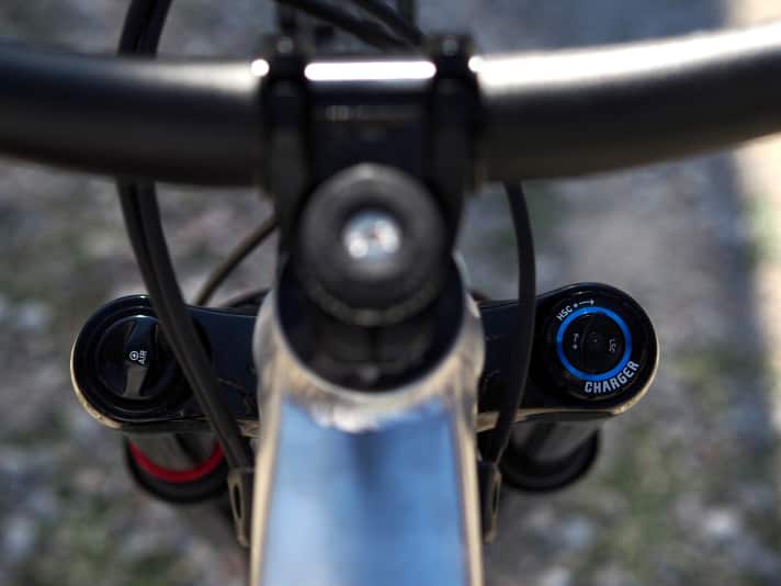   Im Steuerrohr des Fanes 29 steckt in der Performance-Version eine Rockshox Lyrik Ultimate mit RC2-Kartusche.