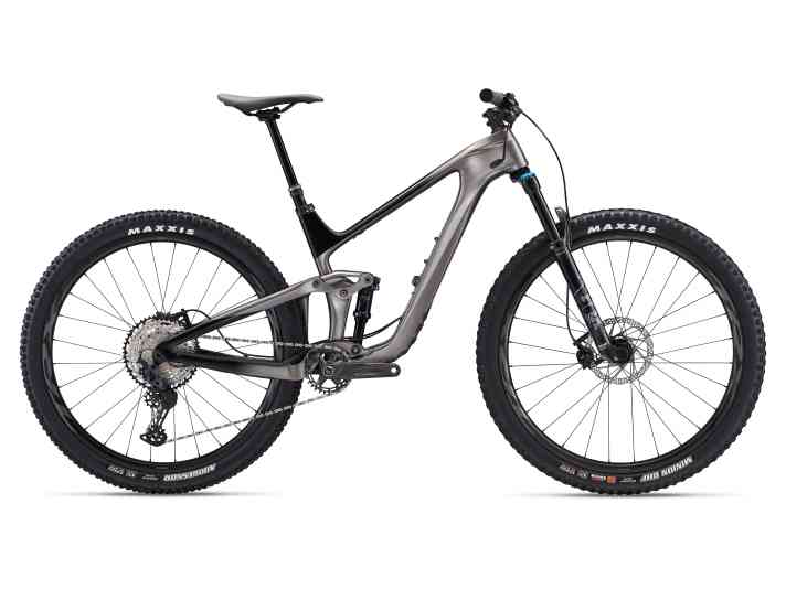   Auch beim Trance Advanced Pro 2 bekommt man für 4799 Euro Carbon-Laufräder. Um die Gangwechsel kümmert sich eine Shimano SLX, verzögert wird mit einer Shimano Deore-Bremse (Vierkolben-Version). Das Fahrwerk kommt von Fox (34 Rhythm, Float DPS Performance).