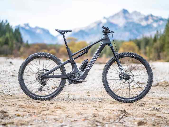 Canyon Spectral:On // Shimano EP8 (900 Wh) // 6299 Euro // 24,2 (Größe L) // 29 / 27,5 Zoll // 150 / 155 mm