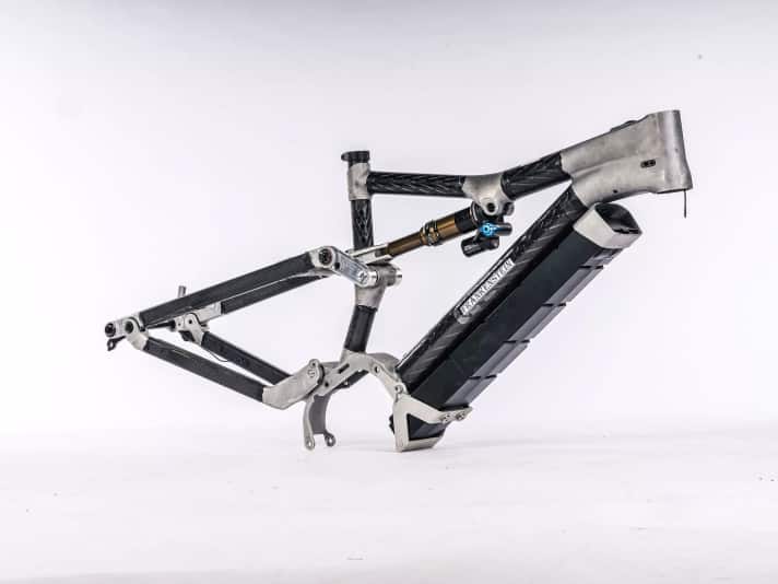 Das „Frankenstein-Programm“: In Koblenz baut Canyon Prototypen aus 3D-gedruckten Muffen und Carbon-Rohren. Das bringt der Entwicklungsabteilung Flexibilität und Zeitvorteile. Insbesondere, wenn Lieferverzögerungen und Produktionsstopps die E-Bike-Branche lähmen.