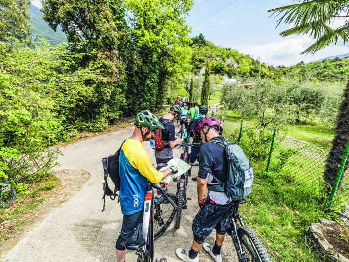 Vor dem Start von Stage 1 werfen wir noch einen Blick auf die Karte. So wissen wir gleich, wo wir danach weiter müssen.