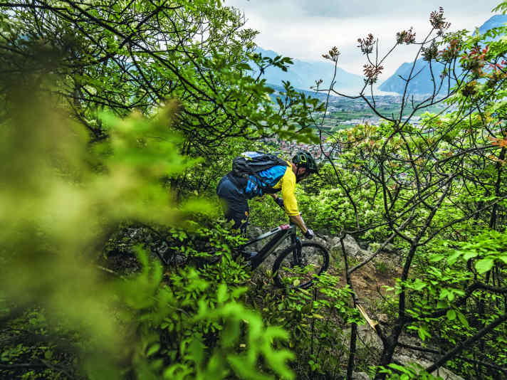  Auf Stage 3 geht’s zwar am längsten bergab, aber von Ermüdung kann auf dem komfortablen Conway Xyron keine Rede sein.