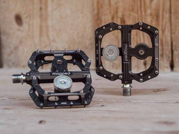 Fette Standfläche kombiniert mit einer 200N starken Magnet-Bindung