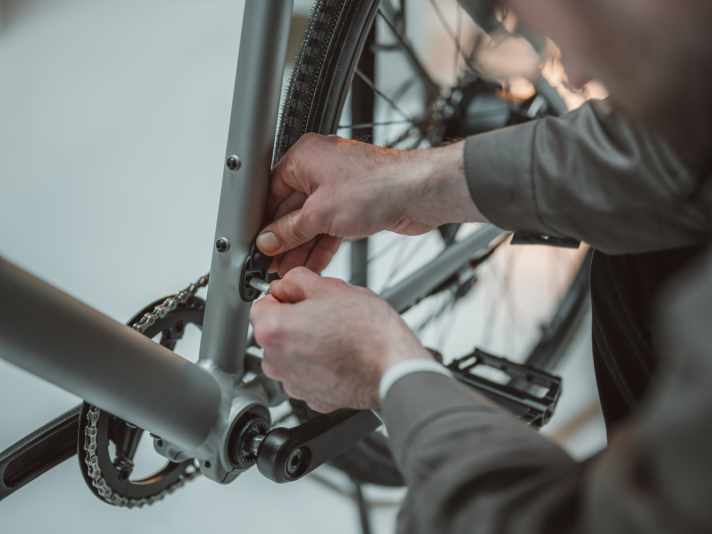 Über ein USB-C-Kabel, das auch für Smartphones oder Laptops verwendet wird, lässt sich der Akku des Ampler Curt jederzeit und unter drei Stunden wieder aufladen.