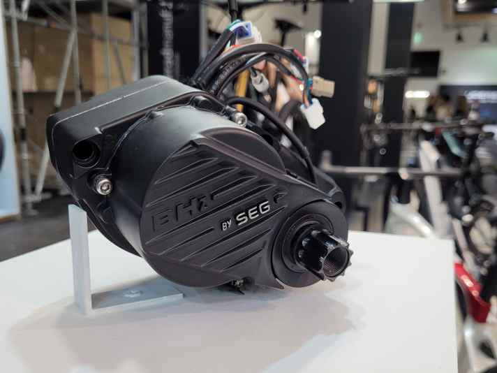 2,1 Kilo leicht und trotzdem 65 Newtonmeter und 500 Watt: Mit dem BHZ by SEG will BH Bikes durchstarten.
