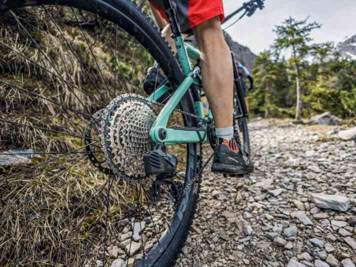 Auf dem Serpentinen-Trail hinauf zum Soiernsee bekommt Albert selbst im kleinsten Gang gerade so die Kurbel rum.