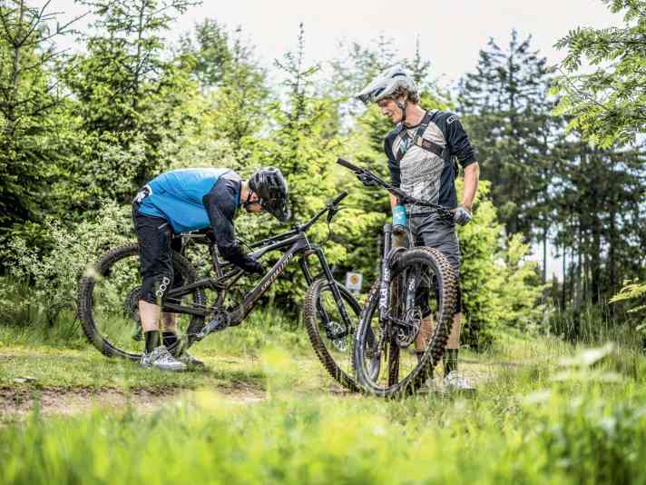 Natur-Trails, Flowlines und verblockte Downhills – die Streckenvielfalt am Geißkopf bietet das perfekte Testgelände, um wirklich alle Facetten eines All Mountains abzuprüfen.