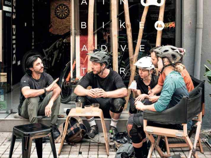 Das Büro von Outline Adventures in den Gassen von Thessaloniki ist ein wahrer Ruhepol.