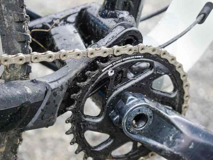 Das Rad hat abweichend zur Abbildung in der Serie eine mit 155 mm Länge gut abgestimmte Miranda-Kurbel und eine Deore-Schaltanlage.