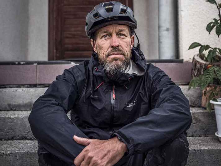 Dan Milner, Abenteuer-Biker: 

Nenn’ ein Land – Dan Milner war schon dort. Der in Chamonix wohnende Brite tourt seit mehr als 20 Jahren durch die Welt auf der Suche nach den besten Singletrails.