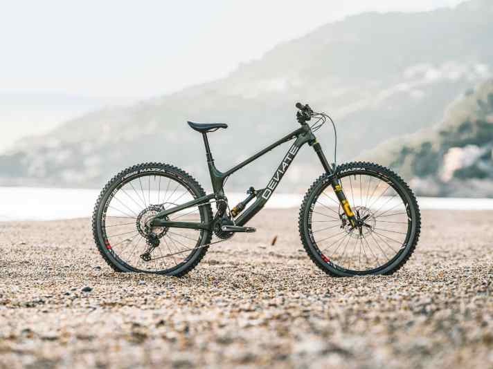 Deviate Claymore, High-Pivot-Enduro aus Schottland.