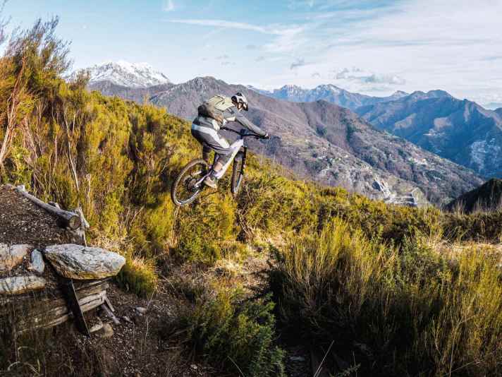 Bitte senden! Die Sprünge auf dem Folgorito-Trail sind witzig, doch zuvor checken, wohin du springst!