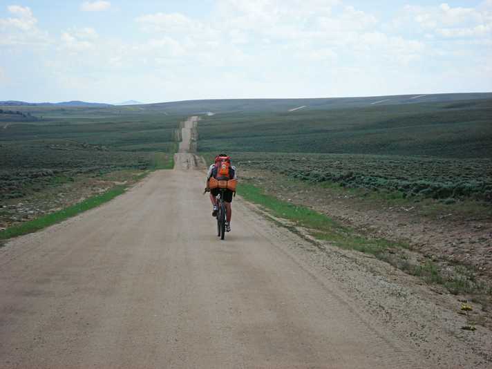 Die Tour Divide dürfte ein Sehnsuchtsziel für viele Bikepacking-Abenteuer sein. Auch, wer die über 4400 Kilometer im Rennformat zurücklegen will, muss sich auf Einsamkeit einstellen.