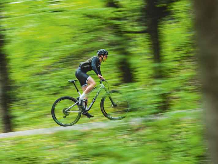 Professionell reparierte Carbon-Teile am Bike halten lange und kosten weniger als der Neukauf.