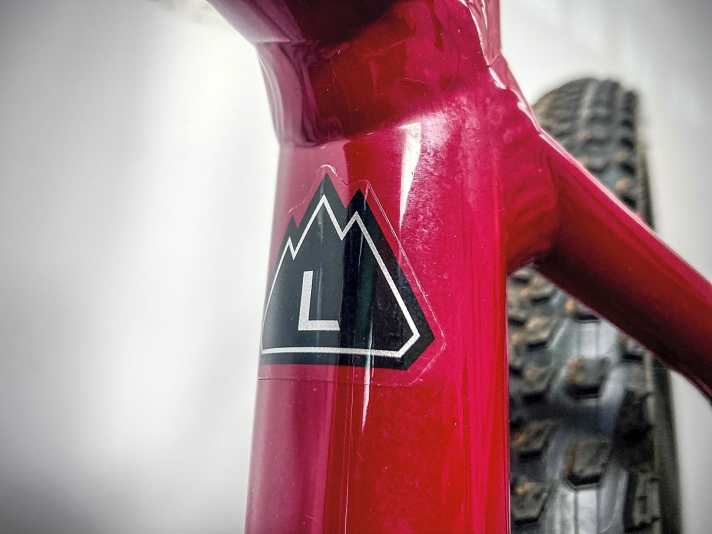 Wenn Sie ein passendes MTB-Modell ausgesucht haben, müssen Sie zur richten Rahmengröße greifen. Für eine Körpergröße um 1,80-1,85 Meter passt meist Größe L.