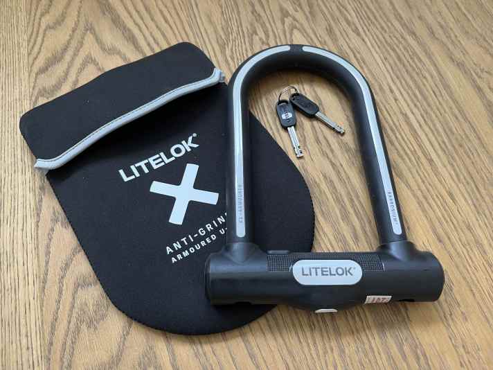 Das Litelok X1 kann man über die Litelok-Webseite bestellen. Eine Schutzhülle sowie zwei Schlüssel sind im Paket inbegriffen.