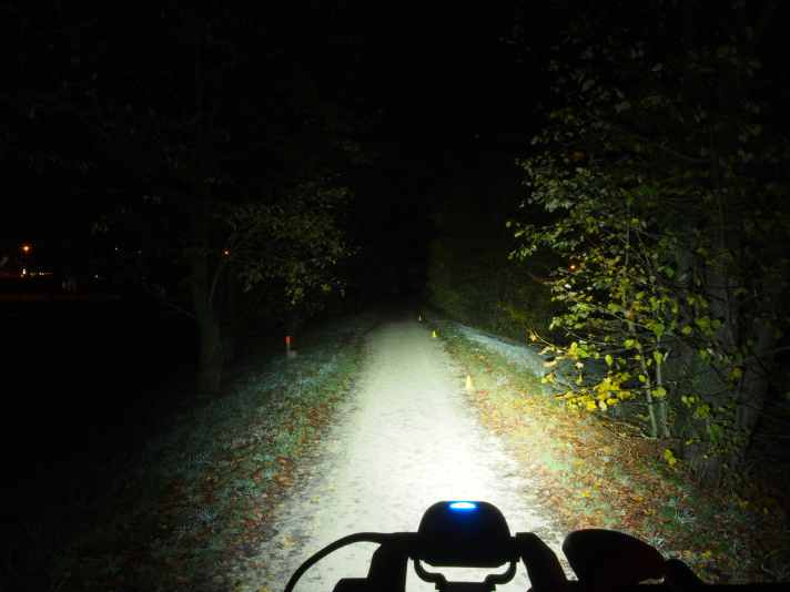 Die Leuchtbilder der Lampen haben wir mit einer Olympus E-M5 mit f/22 und 20 sek. Belichtungszeit aufgenommen