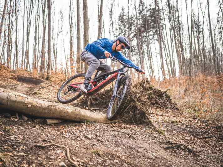 FREERIDE-Redakteur Laurin Lehner bei der Arbeit.