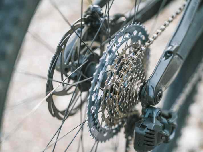 Mit 9–50 Zähnen bietet die E-Thirteen-Helix-Race- Kassette 556 Prozent Übersetzungsbandbreite.