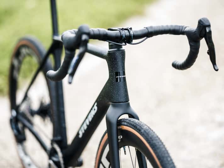 Das neue Camino RS wurde aerodynamisch optimiert. Unter anderem ist das Steuerrohr stark tailliert. Auf ein One-Piece-Cockpit verzichtet Stevens indes.