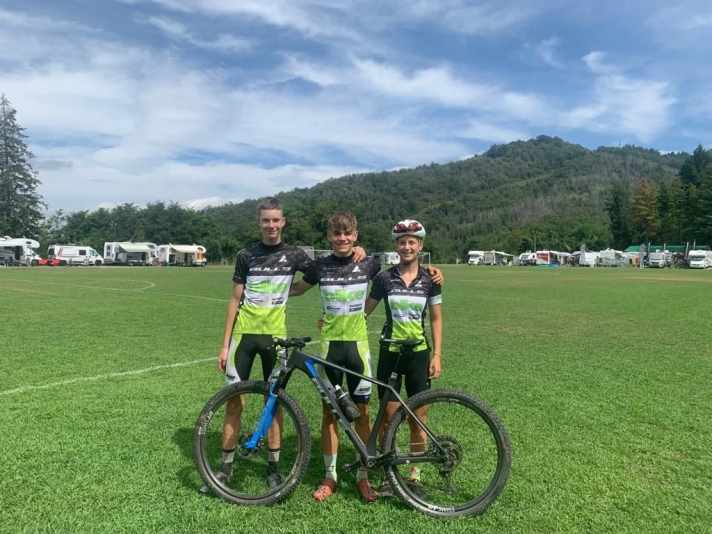 In der U15 wurde Nico von den Gastfahrern Emma Leupold und Benjamin Huber unterstützt.