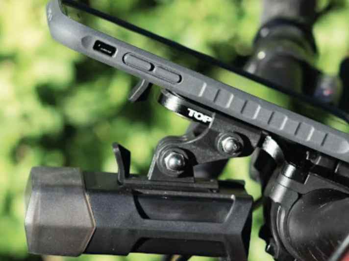 Topeak Mobile Powerpack 6000, ca. 70 Euro: 
Eine Verdreifachung der Akku-Laufzeit sollte mit dem 6000-mAh-Akku drin sein. Besonders clever wird der Topeak-Akkupack, wenn er an der GoPro-Halterung unter dem Smartphone befestigt wird.