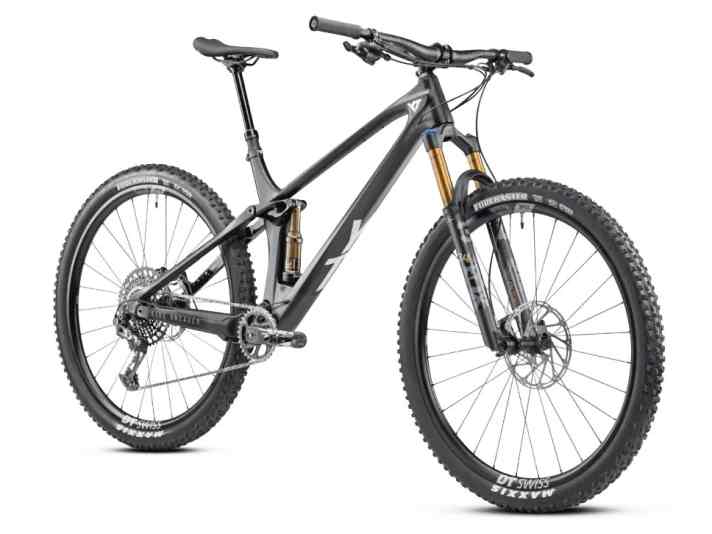 Trailbike: Das YT Izzo Core 3 (130/130 mm Hub) hat schon einige Testsiege in der Tasche. Es ist die richtige Wahl für alle, die mit viel Wumms über zahme Up&Down-Trails fegen wollen. 
29 Zoll, Gewicht: 13,3 Kilo, Preis: 4299 Euro