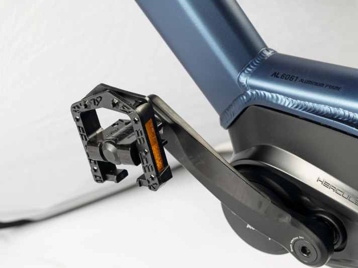 Schlanke Linie im Stand: Das Klapp-Pedal am Hercules