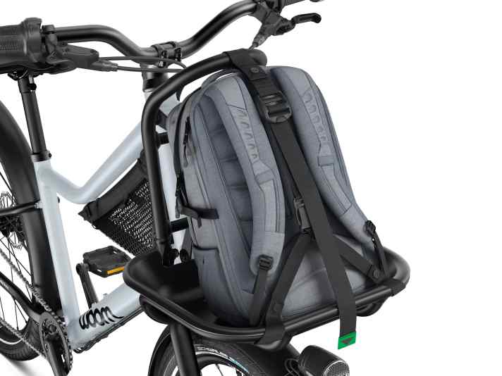 Ungewöhnlich Ansatz bei einem Kinderfahrrad: Beim Woom Now wird Ladung auf dem Gepäckträger vorne transportiert.