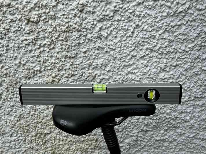 Damit der Sattel seine Vorzüge ausspielen kann, muss er auch korrekt auf dem Rad montiert sein.