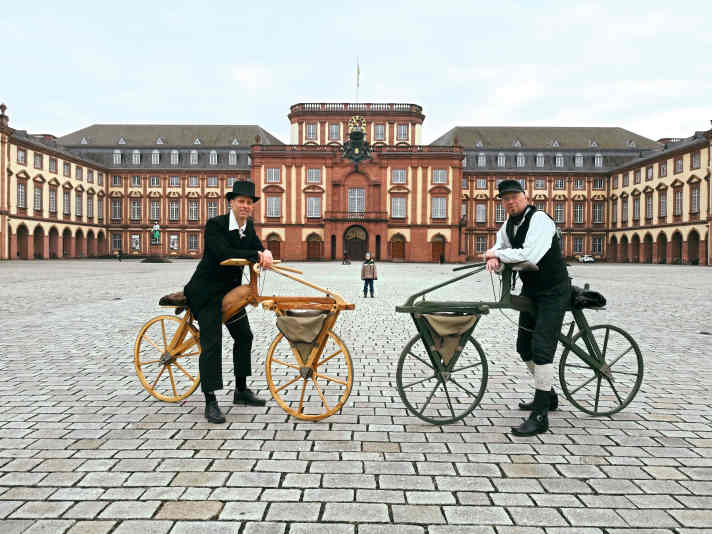 „Ergonomie“ vor 200 Jahren: Zumindest die Sitzhöhe war individuell angepasst.