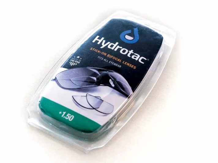 Hydrotac Optische Klebelinsen, erhältlich im Online- und Fachhandel; Dioptrien: +1,25/+1,50/ +2,00/+2,50/+3,00 ; Preis: ab ca. 29 Euro