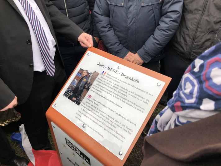 Eine Stele für “Dege”: John Degenkolb wurde für sein Engagement um Paris-Roubaix ein eigener Pavé-Sektor verliehen.