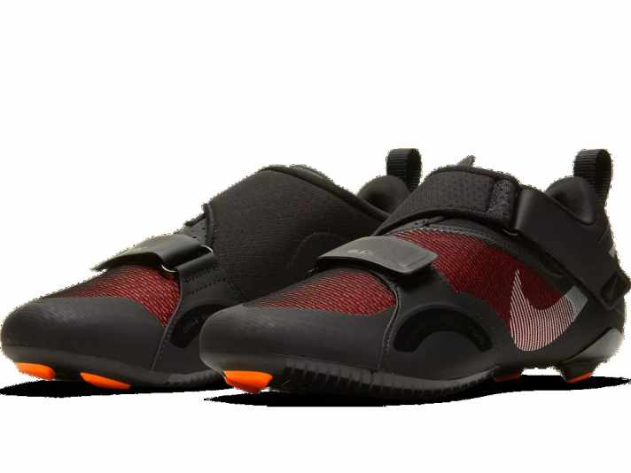   Bisher fokussierte sich Nikes Modell-Reihe "SuperRep" auf Laufschuhe und Sneakers, jetzt gibt's erstmalig einen Radschuh.