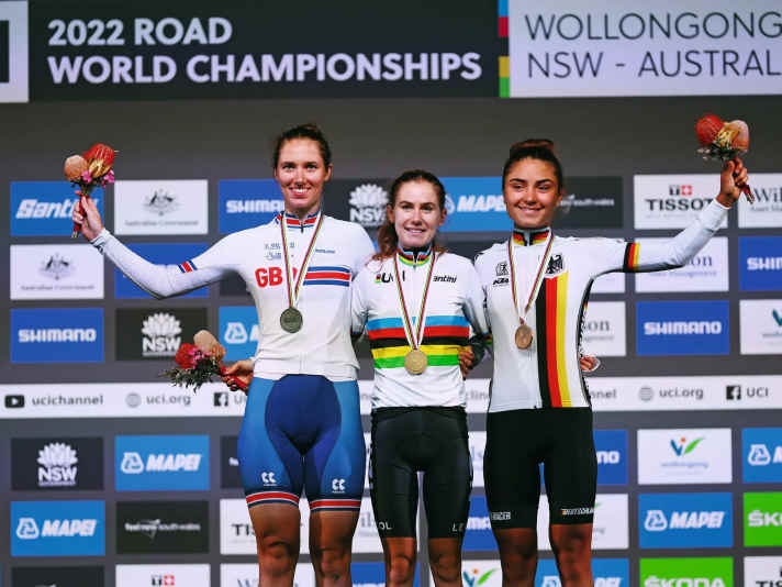 Medaillengewinnerinnen im U23-Rennen: Georgi, Fisher-Black, Bauernfeind (von links) 