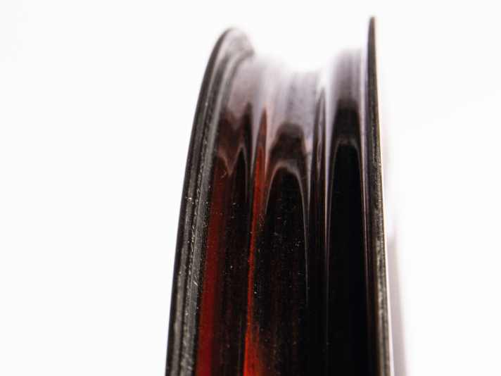 Hakenlose Felgen sind minimal leichter und stabilisieren die Seitenwand des Reifens